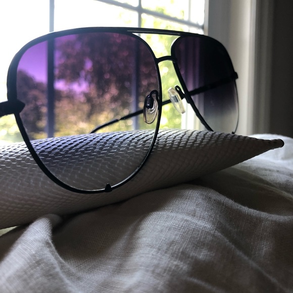 QUAY AUSTRALIA SUNGLASSES with Case! - Picture 3 of 9